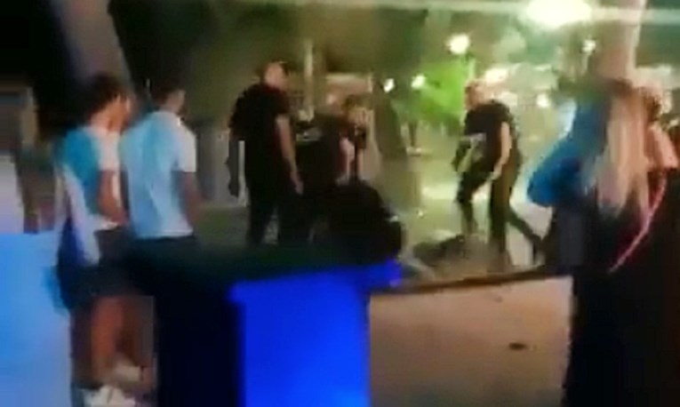 VIDEO Redari ispred kluba u Makarskoj brutalno mlatili ljude