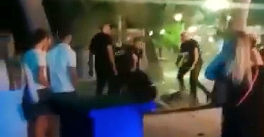 Policija demantira Bilić-Erić, čak pet zaštitara cipelarilo dva turista u Makarskoj