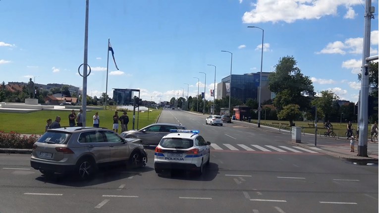 VIDEO Prometna nesreća kod fontana u Zagrebu, nakratko prekinut promet