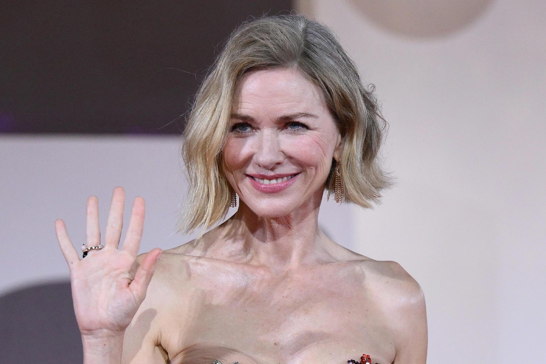 Naomi Watts (57) otkriva tajne njege za blistavu kožu i kosu u menopauzi