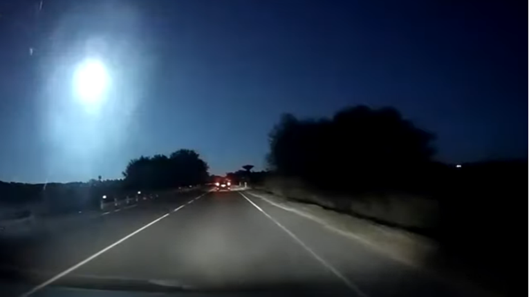VIDEO Meteorit nad Mediteranom probio nebo i noć pretvorio u dan