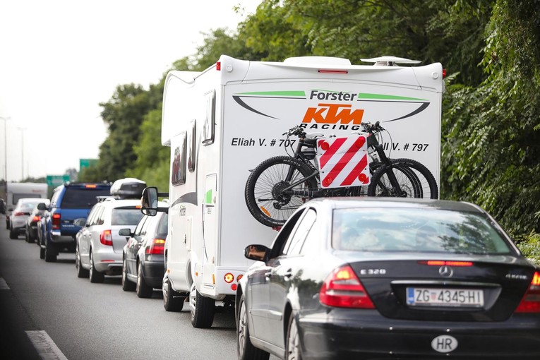 Kolone na autocesti A1
