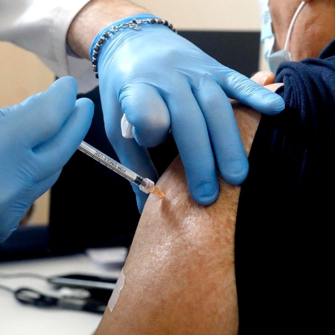 Talijan pokušao izbjeći cjepivo protiv covida noseći lažnu ruku