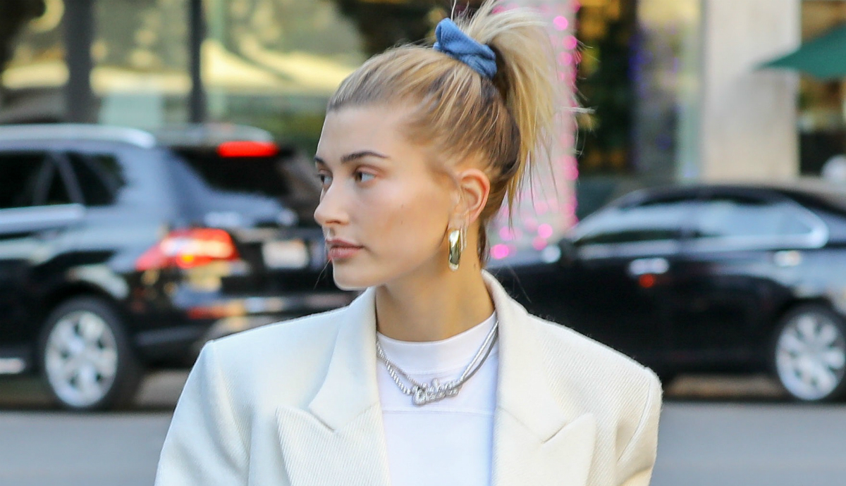 Novi trend na pomolu? Hailey Bieber spojila elegantni sako i trenirku