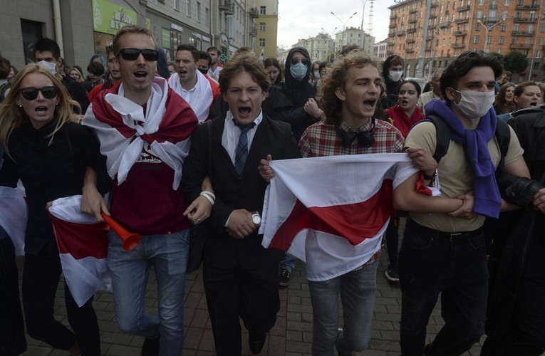 U Minsku maskirani tajni agenti privodili studente prosvjednike