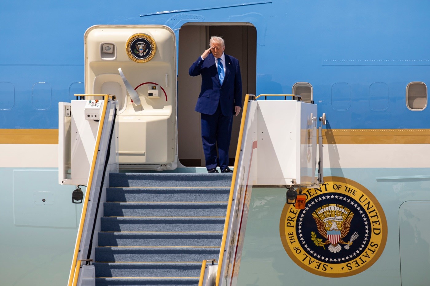 Trump: U ponedjeljak u 10 razgovarat ću s Putinom
