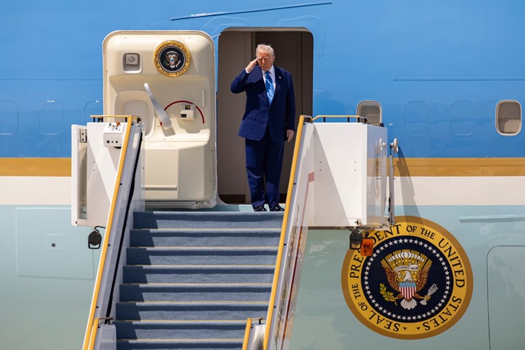 Trump: U ponedjeljak u 10 razgovarat ću s Putinom