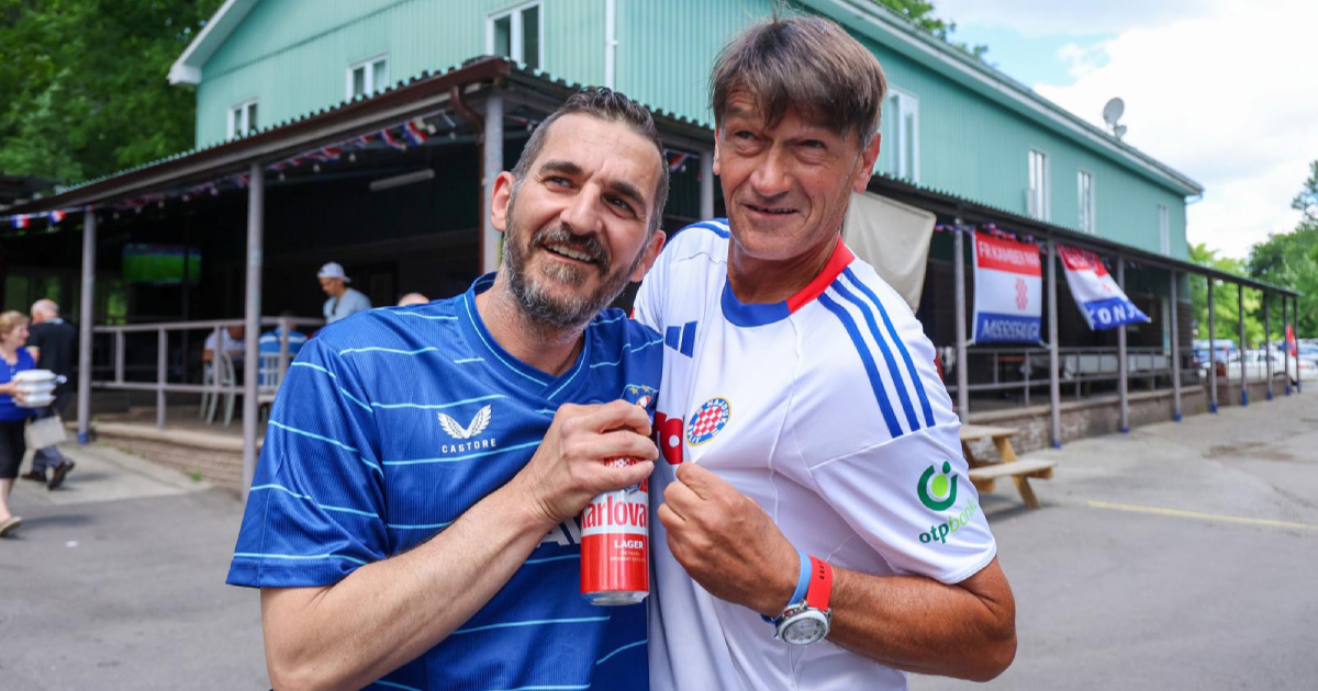 FOTO Navijači Hajduka i Dinama jedan drugom ljubili dresove u Torontu