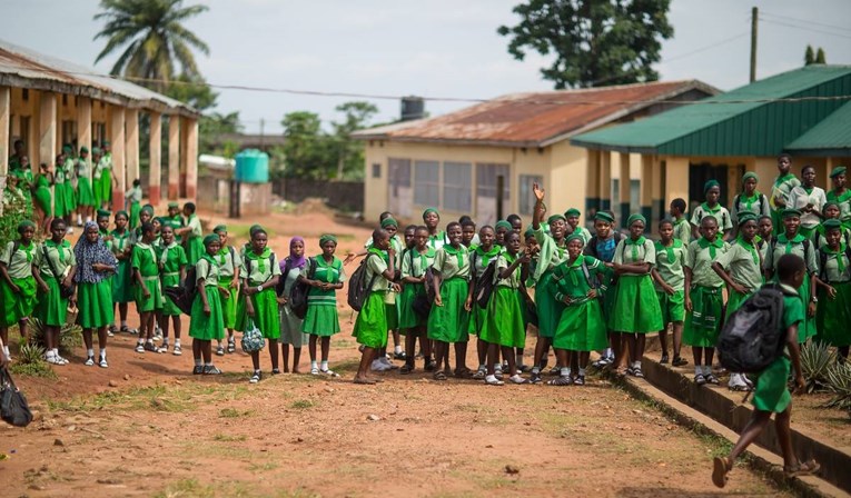 U Nigeriji oteto više od 280 učenika: "Stanovnici su pokušali spasiti djecu"