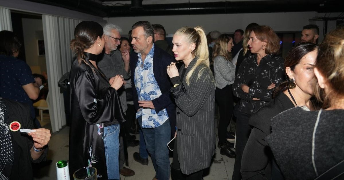 Sergej Trifunović sa suprugom bio na koncertu u Beogradu, nosio cvjetnu košulju