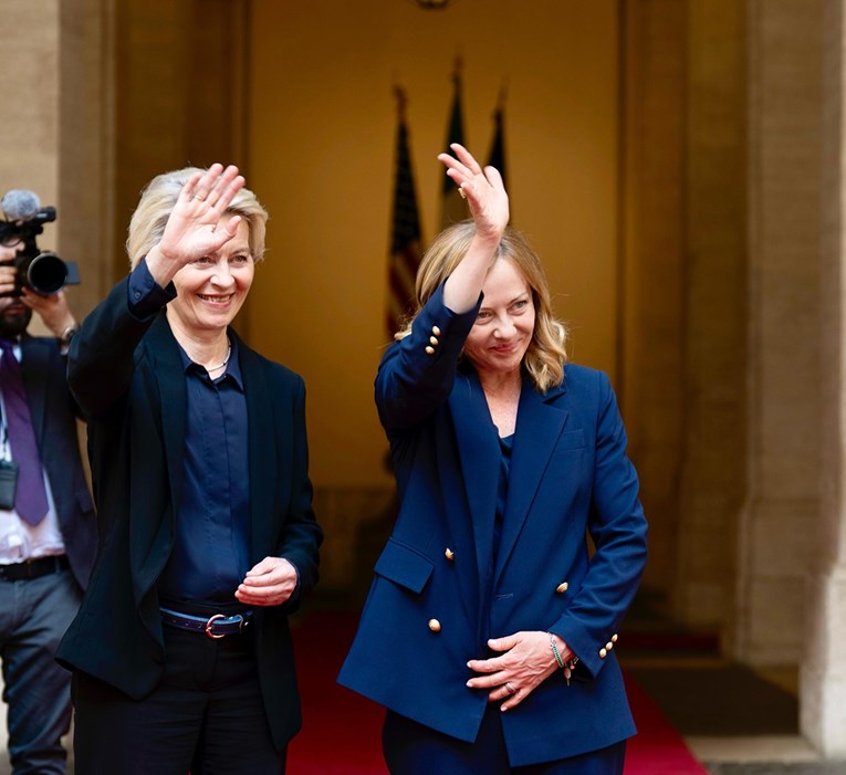 Meloni kritizira EU: Forsiranjem elektrifikacije slomili ste automobilsku industriju