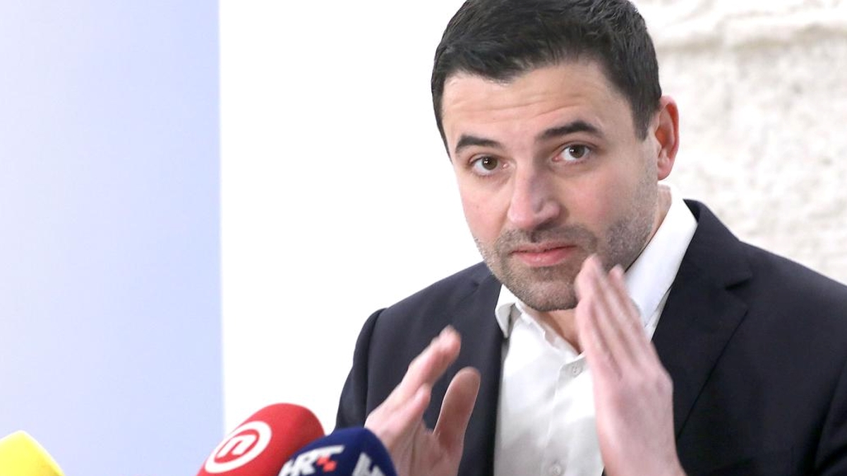 Bernardić objavio "Vrijeme je za pokret". Ljudi ga sprdaju u komentarima