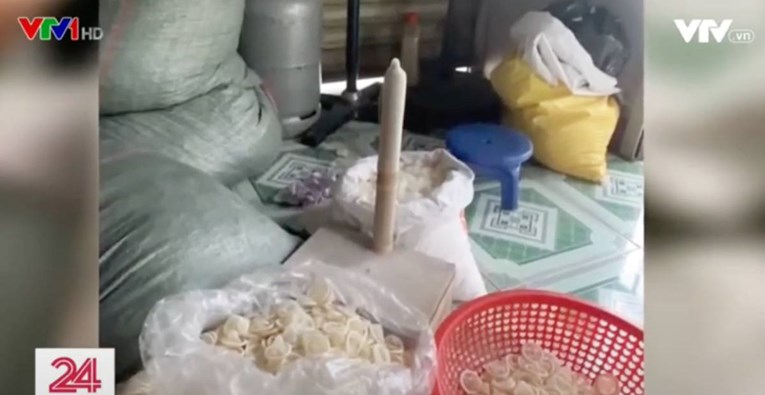 Žena u Vijetnamu prala, sušila i pripremala kondome za novu upotrebu. Uhićena je
