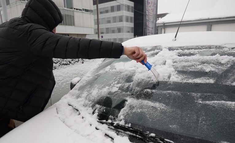 Nije očistio zaleđena stakla na autu pa se zabio u ženu u Lepoglavi