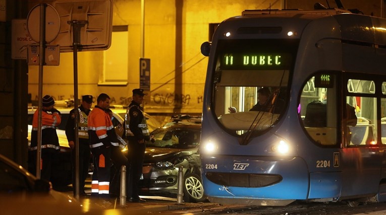 Tramvaj se sudario s autom u Zagrebu