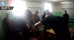 Objavljena snimka iz ruskog zatvora, čuvari mlatili zatvorenika dok nije ostao bez svijesti