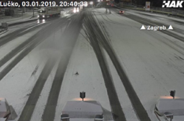 Vozači, oprez: Snijeg, olujni vjetar i poledica na cestama