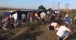 Vlak iskočio iz tračnica u Turskoj, najmanje 10 mrtvih i više od 70 ozlijeđenih