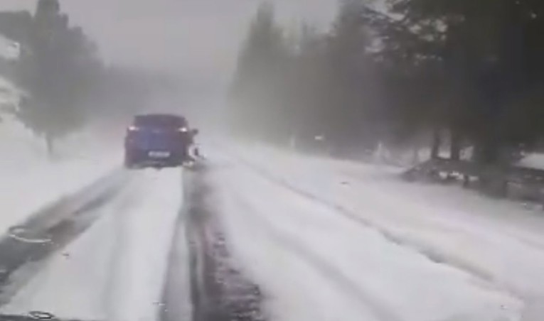 VIDEO Olujno nevrijeme pogodilo Cipar, tuča veličine oraha prekrila ceste ledom