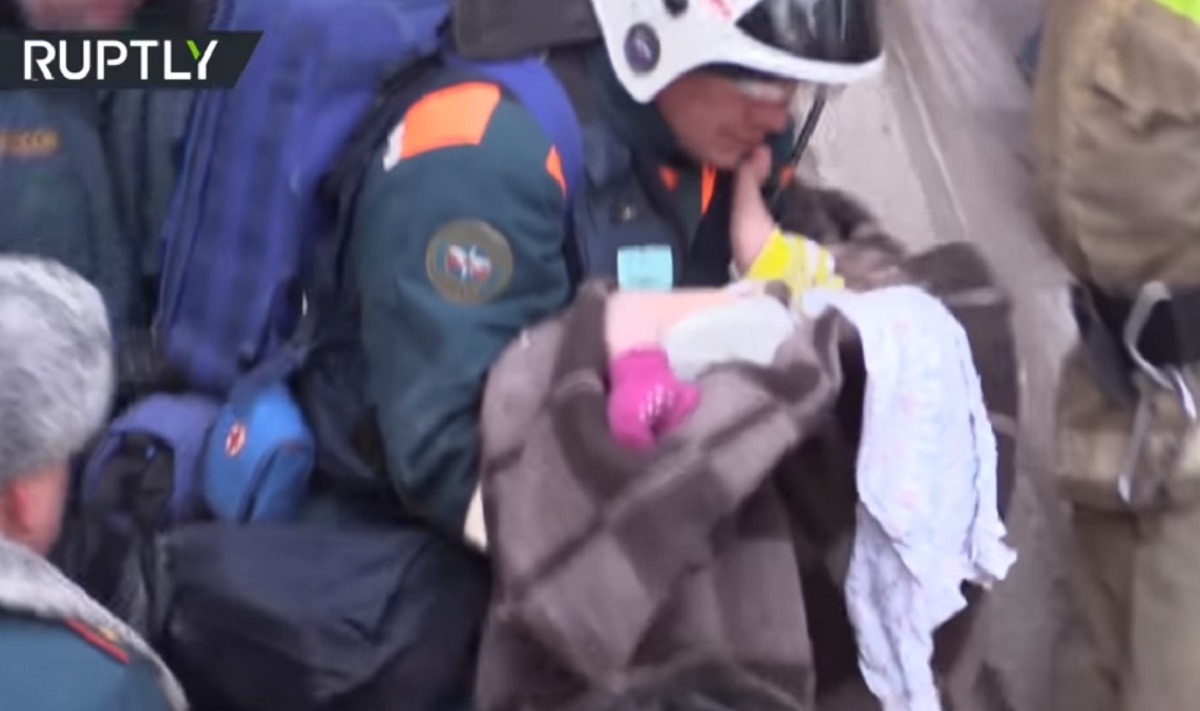 VIDEO Spasioci pronašli bebu u ruševinama ruske zgrade. Živa je