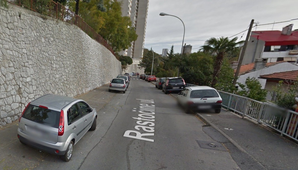 Po Rijeci vozio u suprotnom smjeru bez vozačke dozvole i razbio 15 auta