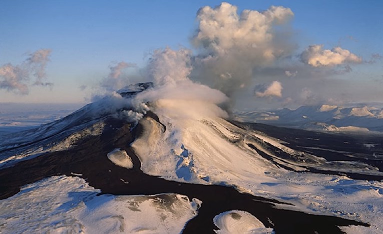 Mediji pišu o strašnoj erupciji vulkana na Islandu. Znanstvenici: "Lažete ljude"