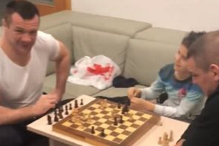 Cro Cop sredio Deliju u šahu: "To je pravi sport"