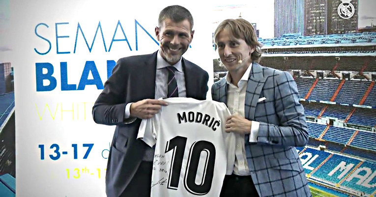 Modrić poklonio dres Bobanu: "Drago mi je opet sresti idola"