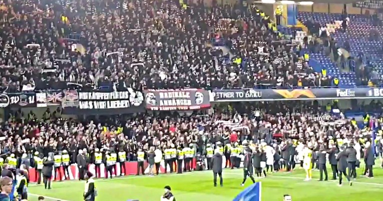 VIDEO Navijači Frankfurta igrače nakon šokantnog poraza pozdravili pjesmom