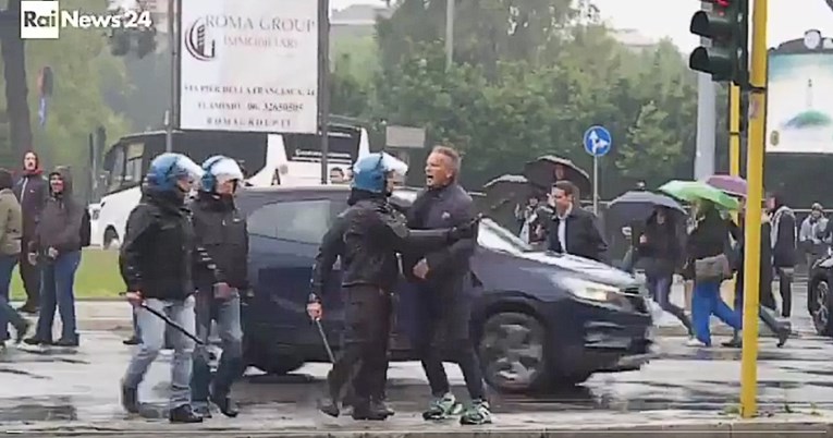 Navijački neredi u Rimu: Mihajlović krenuo na navijača, zaustavljala ga policija