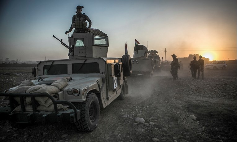ISIL-ovci s obiteljima u 10 kamiona predani iračkoj vojsci