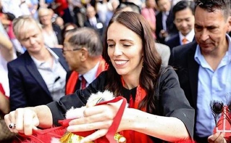 Curica htjela podmititi novozelandsku premijerku da istražuju zmajeve