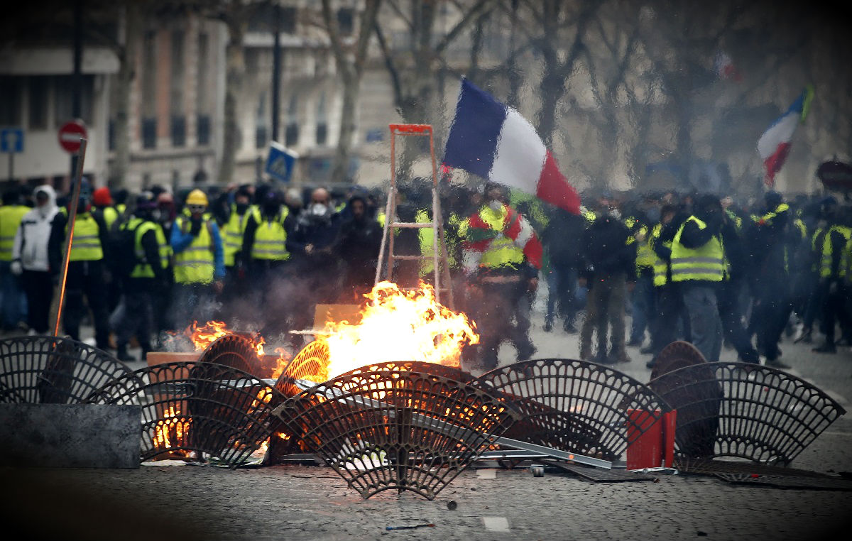 Francuska gori. Što će sada Macron?