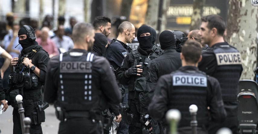 Muškarac u Francuskoj izbo četvero ljudi nožem, policija ga ubila