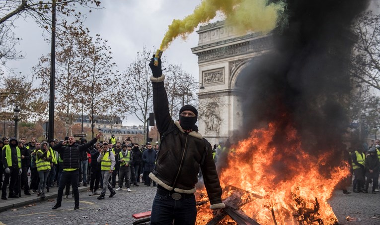 Kaos u Parizu: Više od 80 tisuća ljudi na ulicama, deseci uhićenih