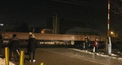 FOTO Vlak u Nišu prolazi pored podignute rampe par sati nakon stravične nesreće