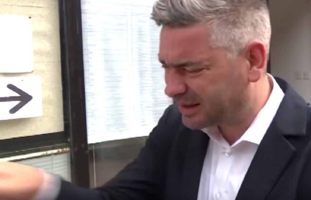 IDS-ovac Miletić jako se čudno ponašao na dan izbora. Pogledajte snimku