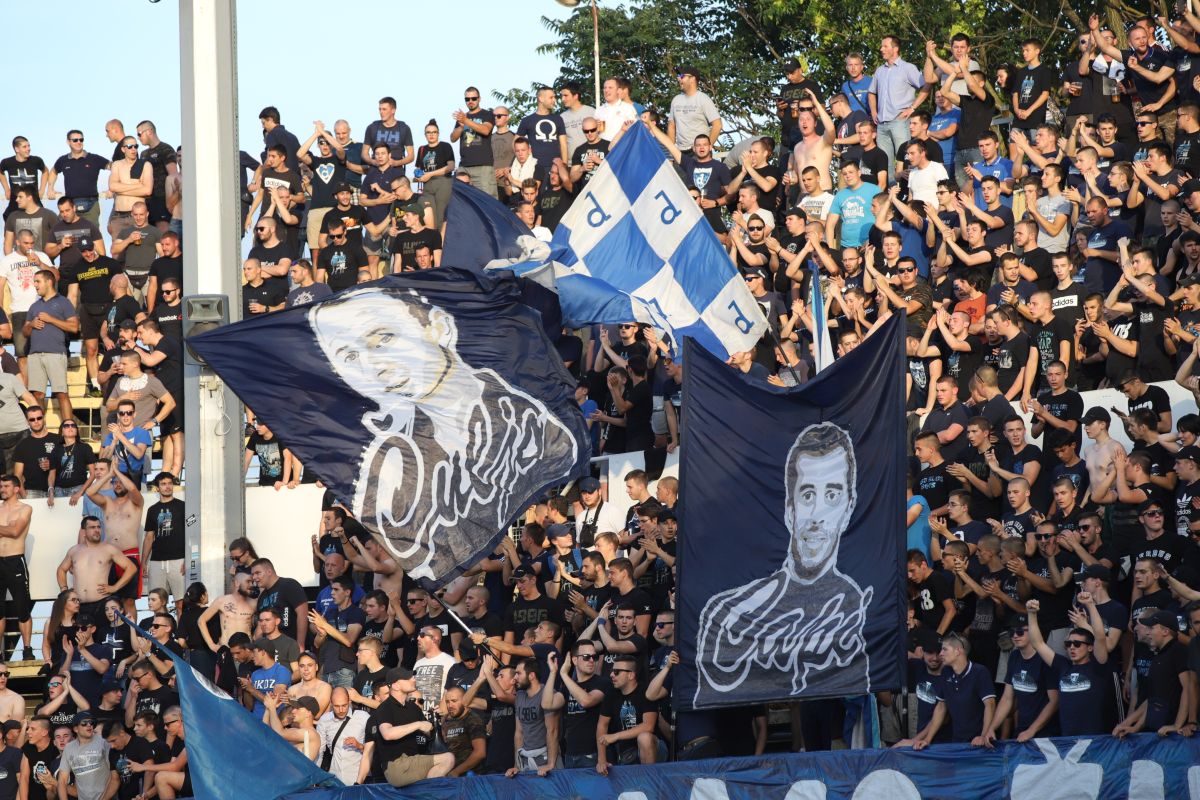 VIDEO Futsal Dinamo se uz suze i bakljadu oprostio od poginulih suigrača