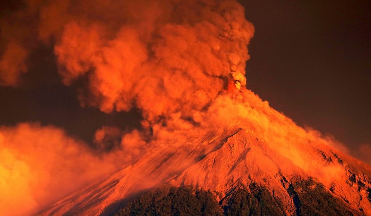 Eruptirao vulkan u Gvatemali, evakuirano 4000 stanovnika
