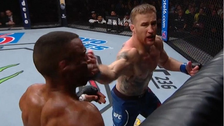 VIDEO Razoran nokaut u glavnoj borbi UFC priredbe u Philadelphiji