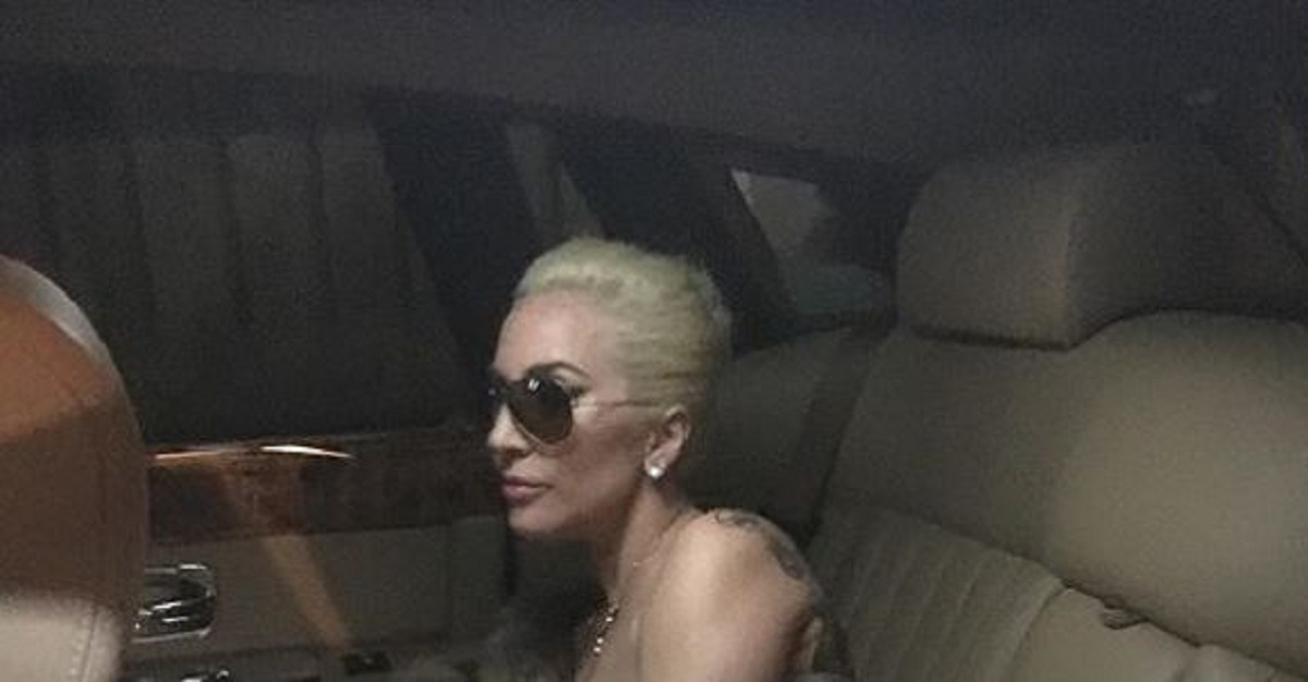 Lady Gaga pozirala u toplesu i pokazala savršeno tijelo