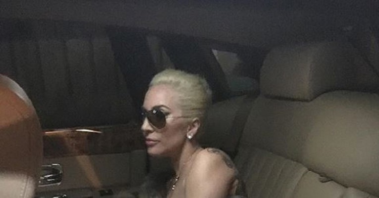 Lady Gaga pozirala u toplesu i pokazala savršeno tijelo