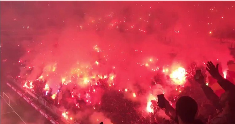 VIDEO Ovo su scene s treninga turskog velikana, navijači zapalili stotine baklji