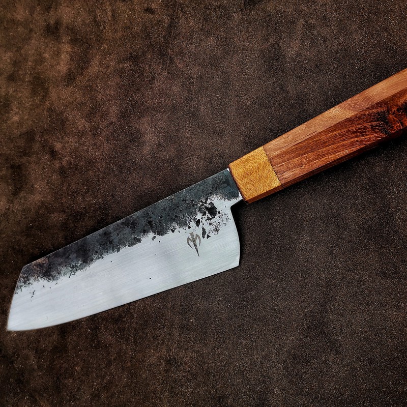 Santoku - pretežno za povrće i ribu