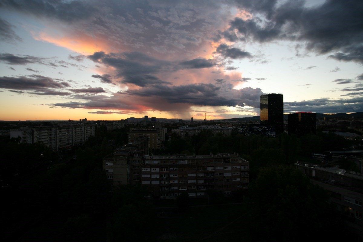 Snažno Nevrijeme U Dijelovima Zagreba, Padala I Tuča. Pogledajte Snimke ...