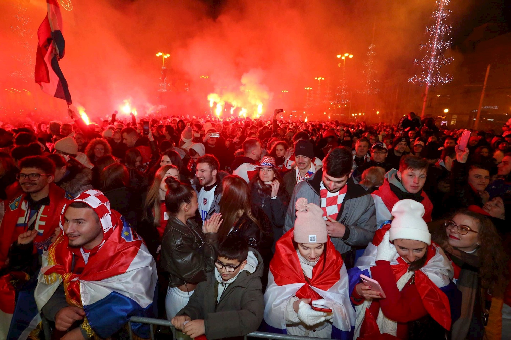 VIDEO Ludnica U Centru Zagreba Nakon Vodstva Hrvatske, Pale Se Bengalke ...