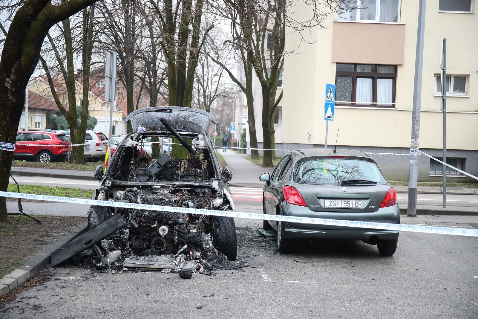 VIDEO Izbio požar na Audiju u Zagrebu, vatra se proširila na još jedan auto