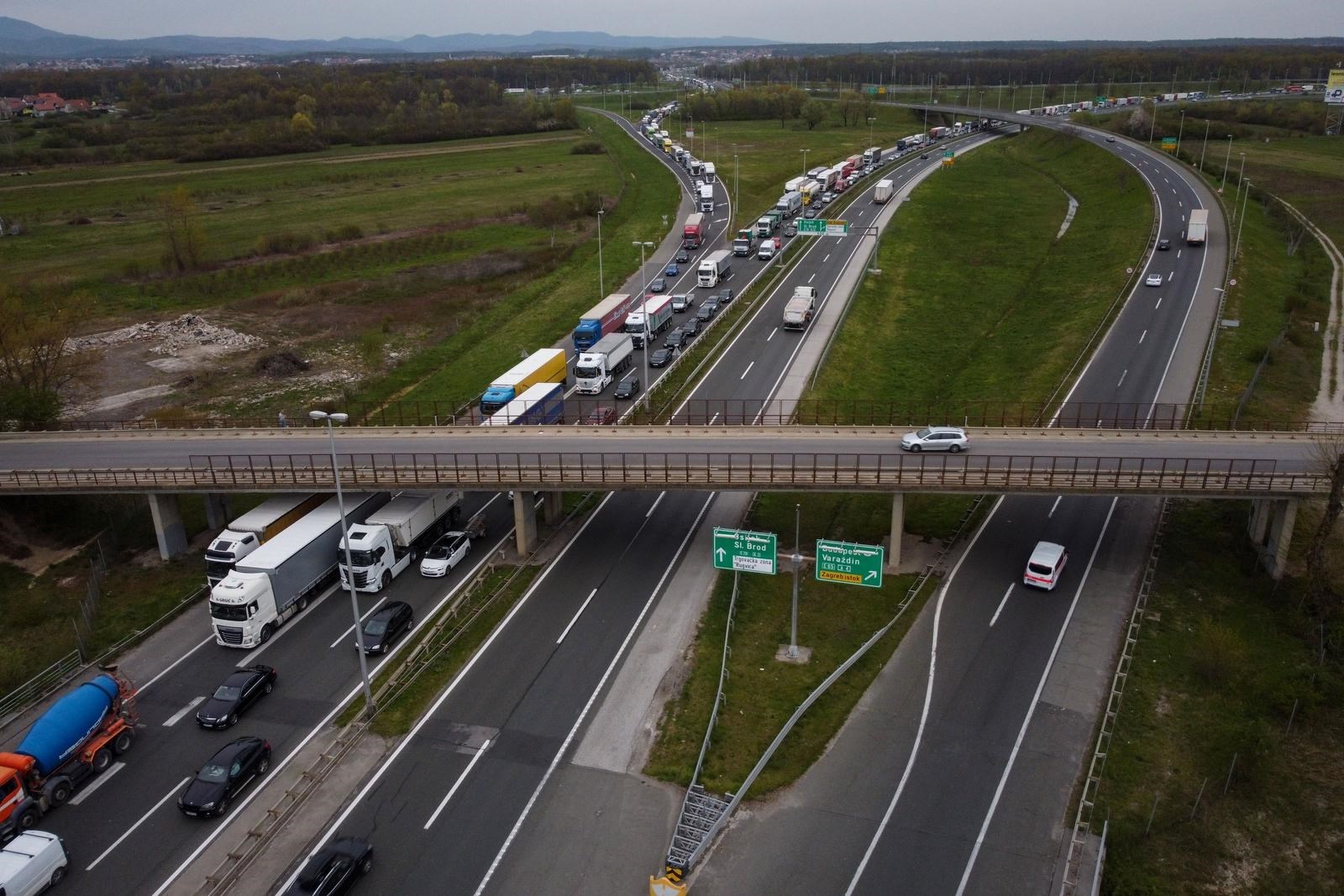 FOTO Pogledajte Prizore Iz Zraka: Kolaps Na Autocesti Oko Zagreba ...