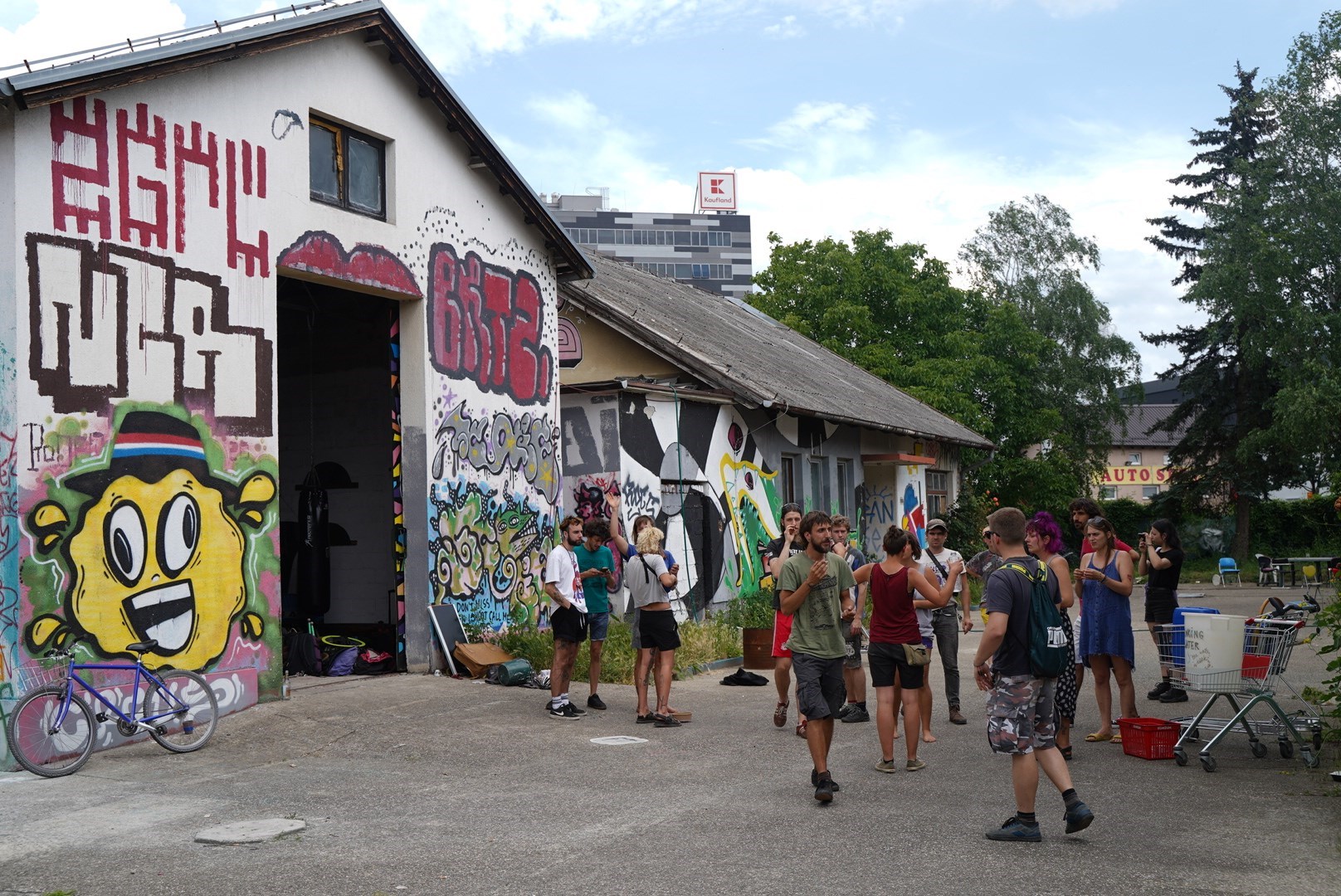 VIDEO Zagrebački skvoteri U centar su nam upali zaštitari, curu su