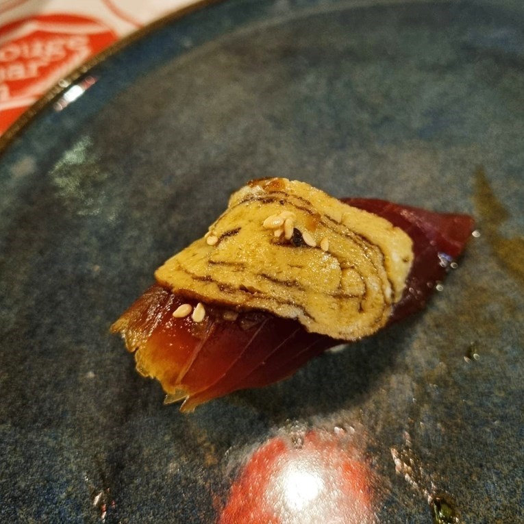 Tuna tamagoyaki nigiri